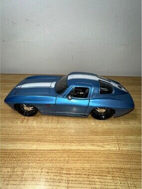 Jada Toys Blue Vintage Retro Model Car with Metallic Finish